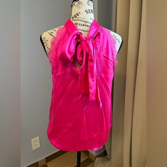 Generation Love
Alyssa Lace Halter Silk Top - Picture 4 of 12